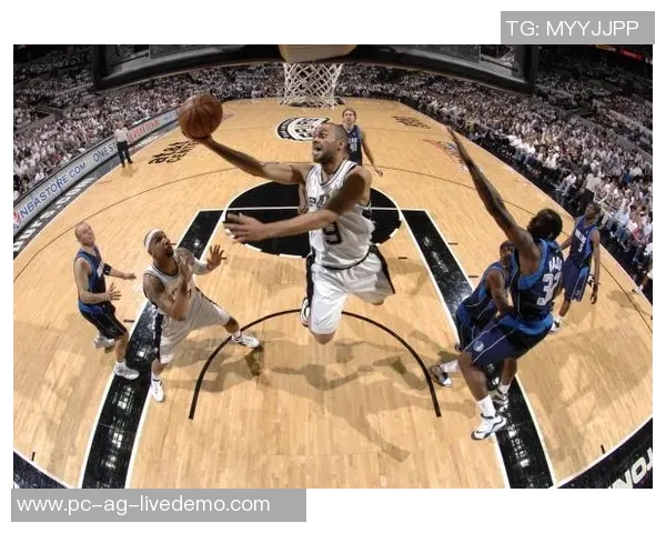 中国足球队激战四方赛事直播全程回顾与精彩瞬间分享